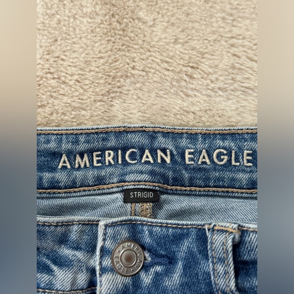 American Eagle Strigid mom jeans. Size 4R - Picture 7 of 9